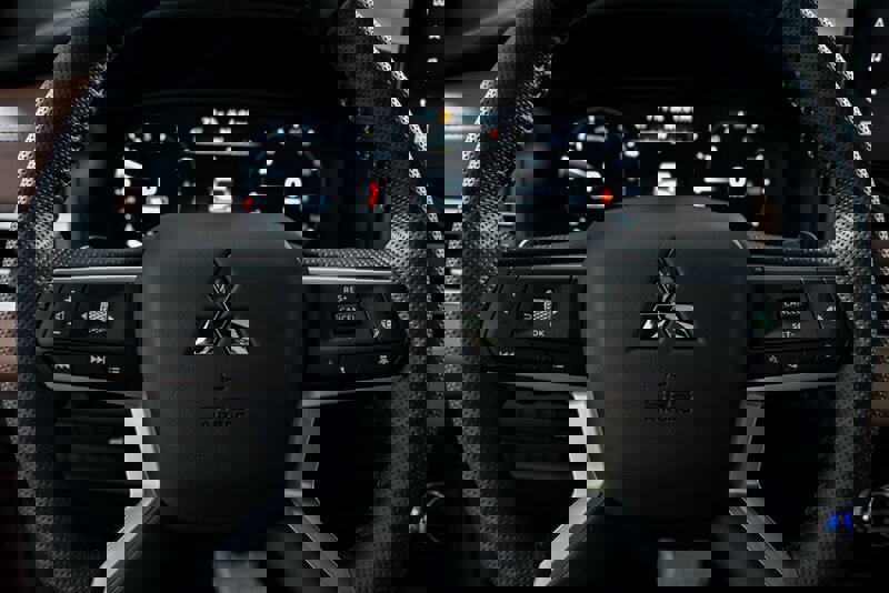 New 2025 Mitsubishi Outlander SEL image 19