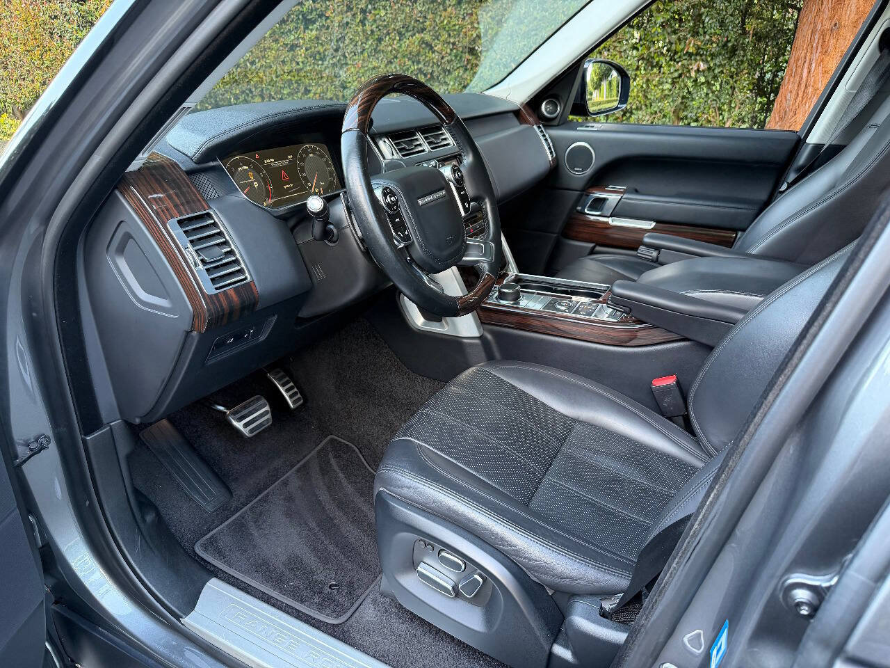 Used 2014 Land Rover Range Rover Supercharged AWD/4WD image 13