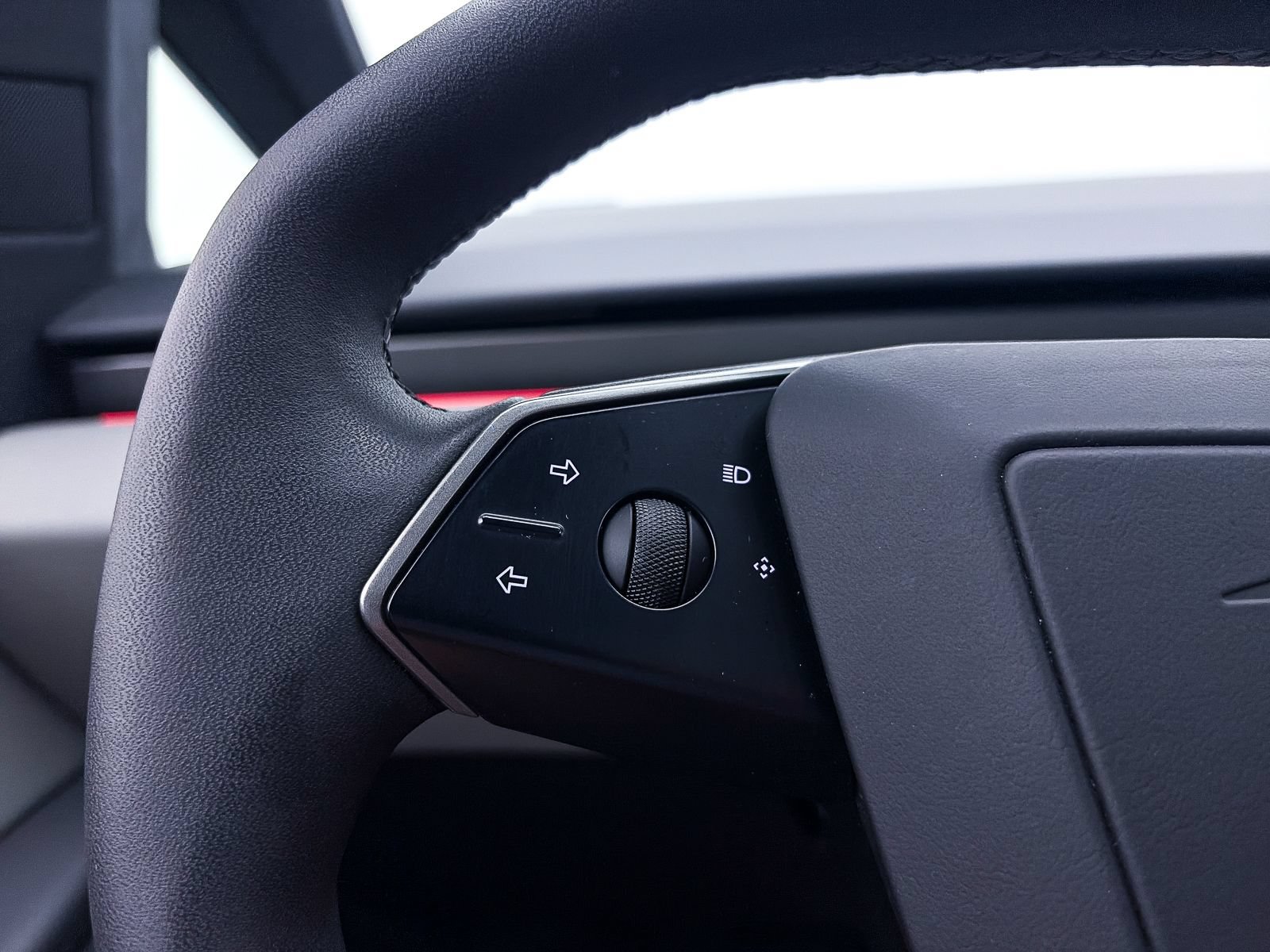 Used 2024 Tesla Cybertruck AWD Crew Cab image 28