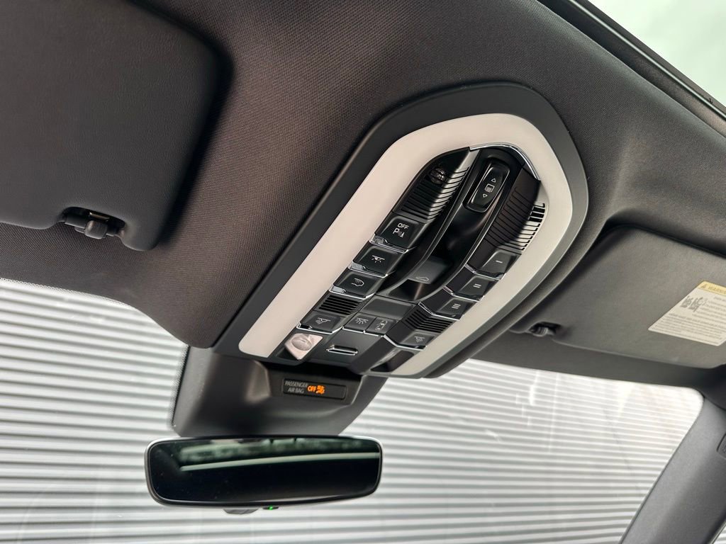 Certified 2025 Porsche Macan image 34