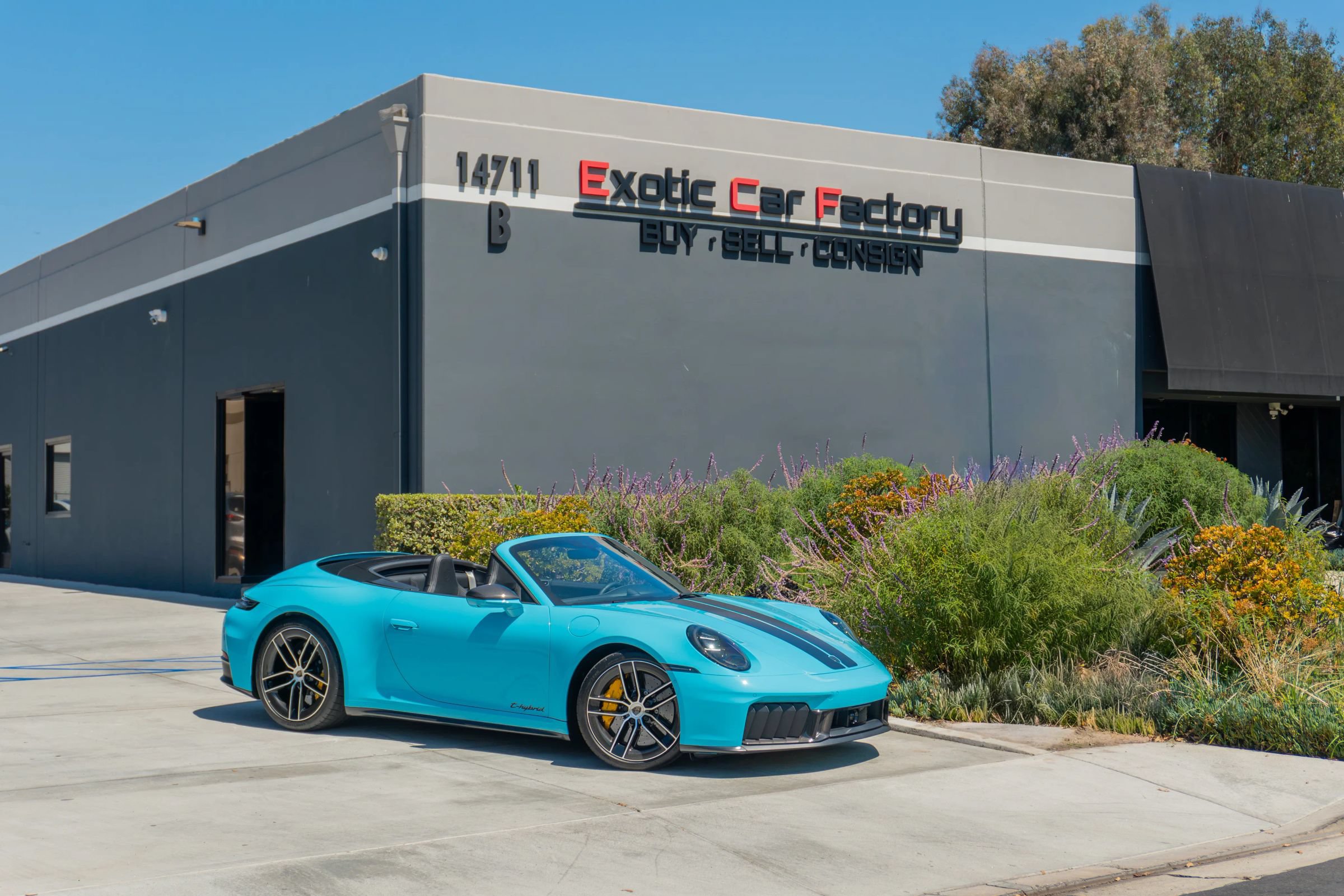 Used 2025 Porsche 911 Carrera 4 GTS AWD/4WD image 1