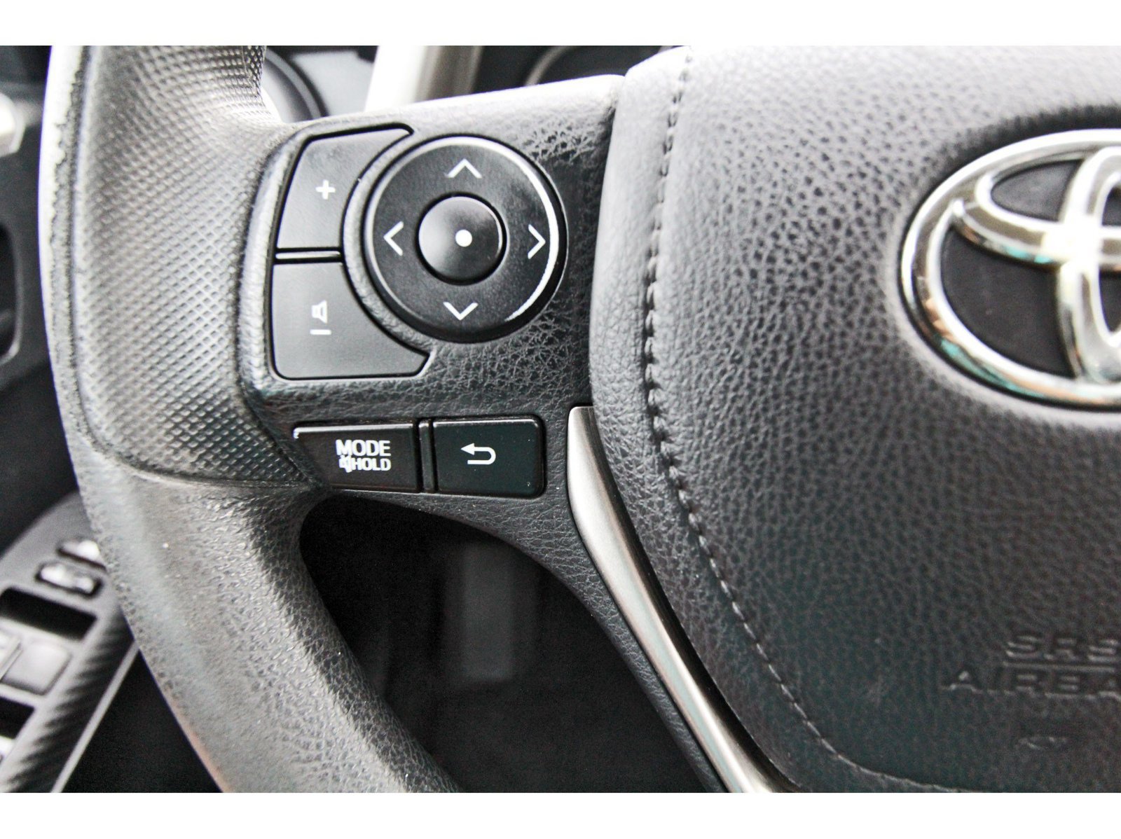 Used 2015 Toyota RAV4 LE FWD image 15