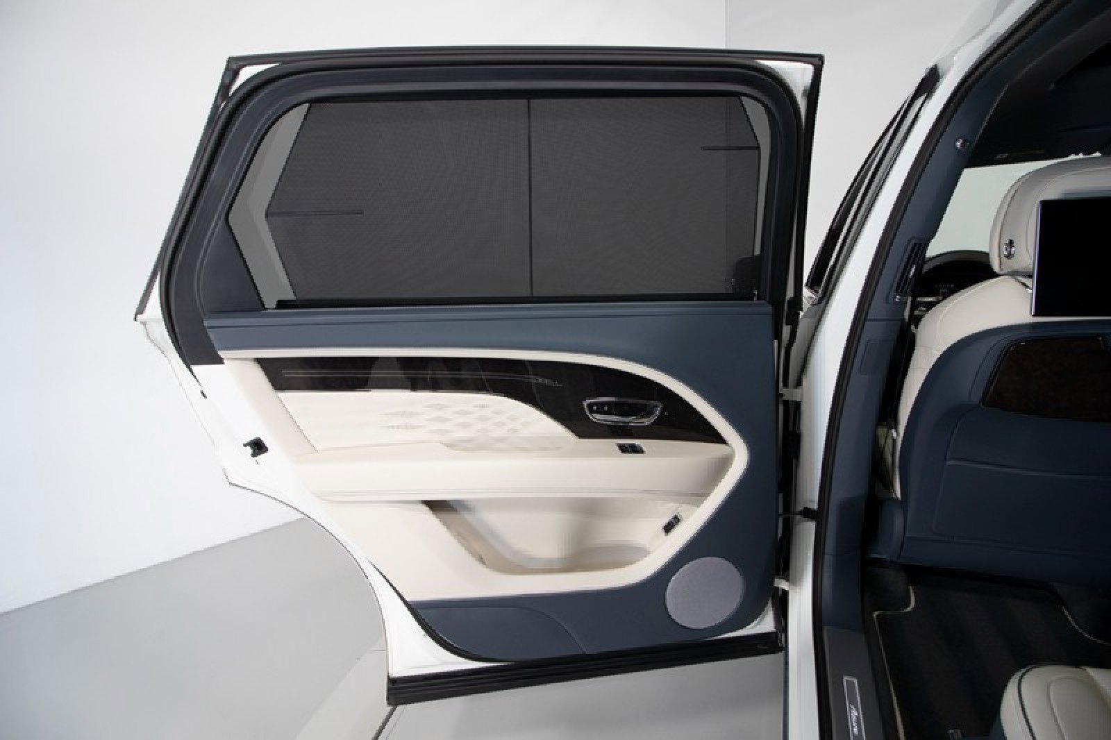 Used 2023 Bentley Bentayga Extended Wheelbase image 41