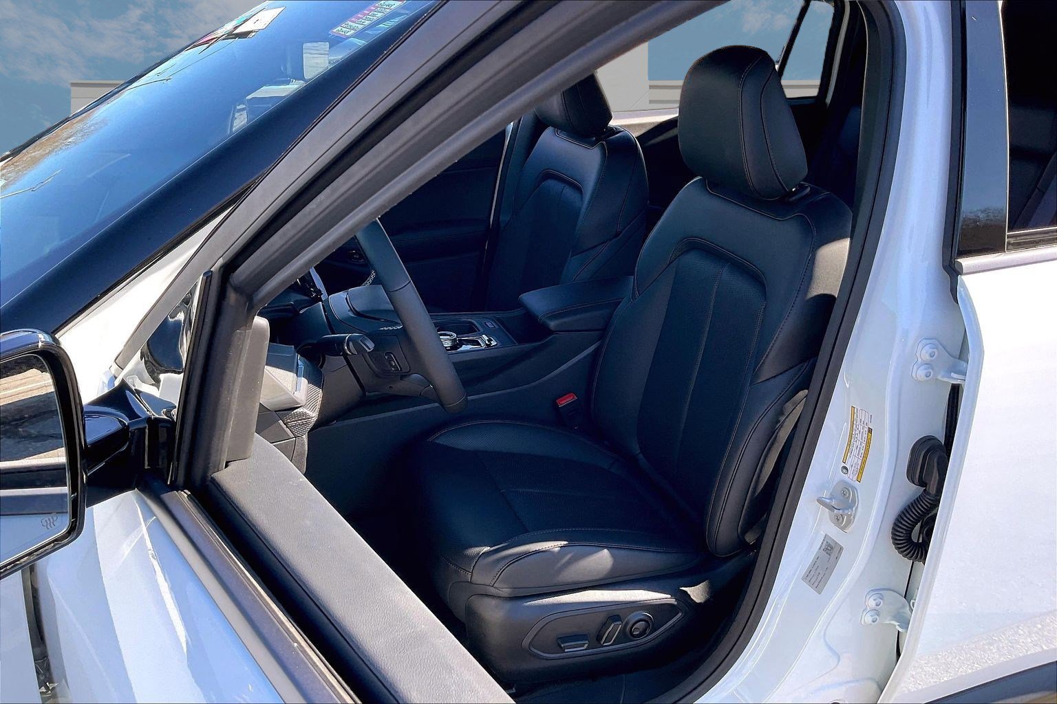 New 2026 Jeep Cherokee Overland image 9