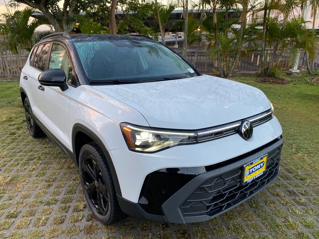 New 2025 Volkswagen Taos SE image 1