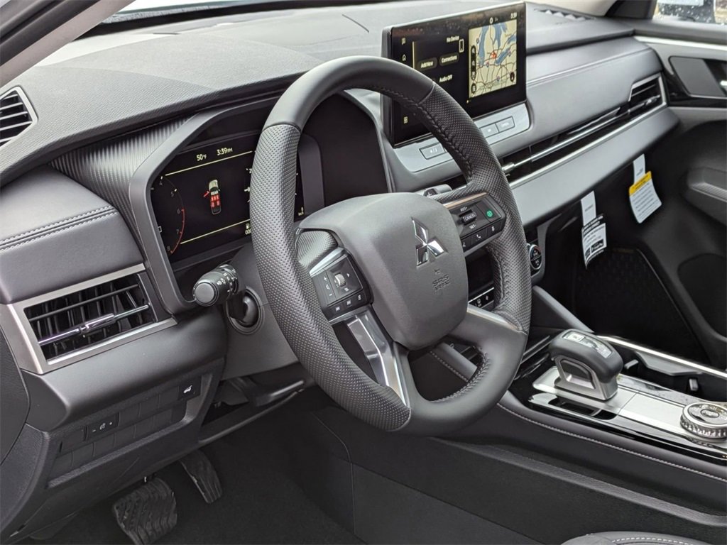 New 2025 Mitsubishi Outlander SE image 11