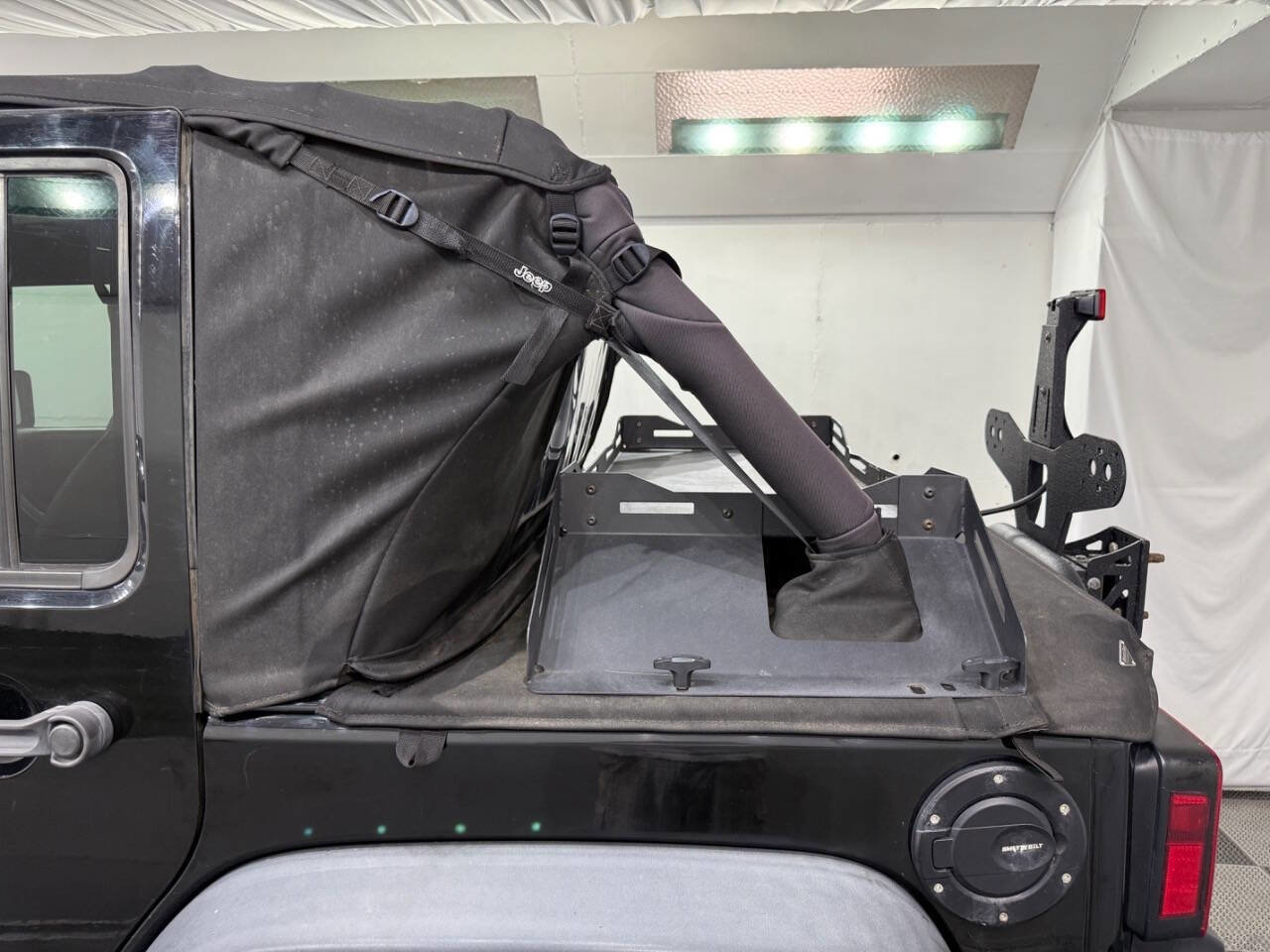 Used 2016 Jeep Wrangler Unlimited Rubicon w/ Max Tow Package image 27