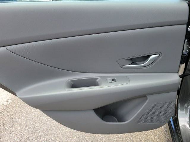Certified 2026 Hyundai Elantra SE FWD image 20