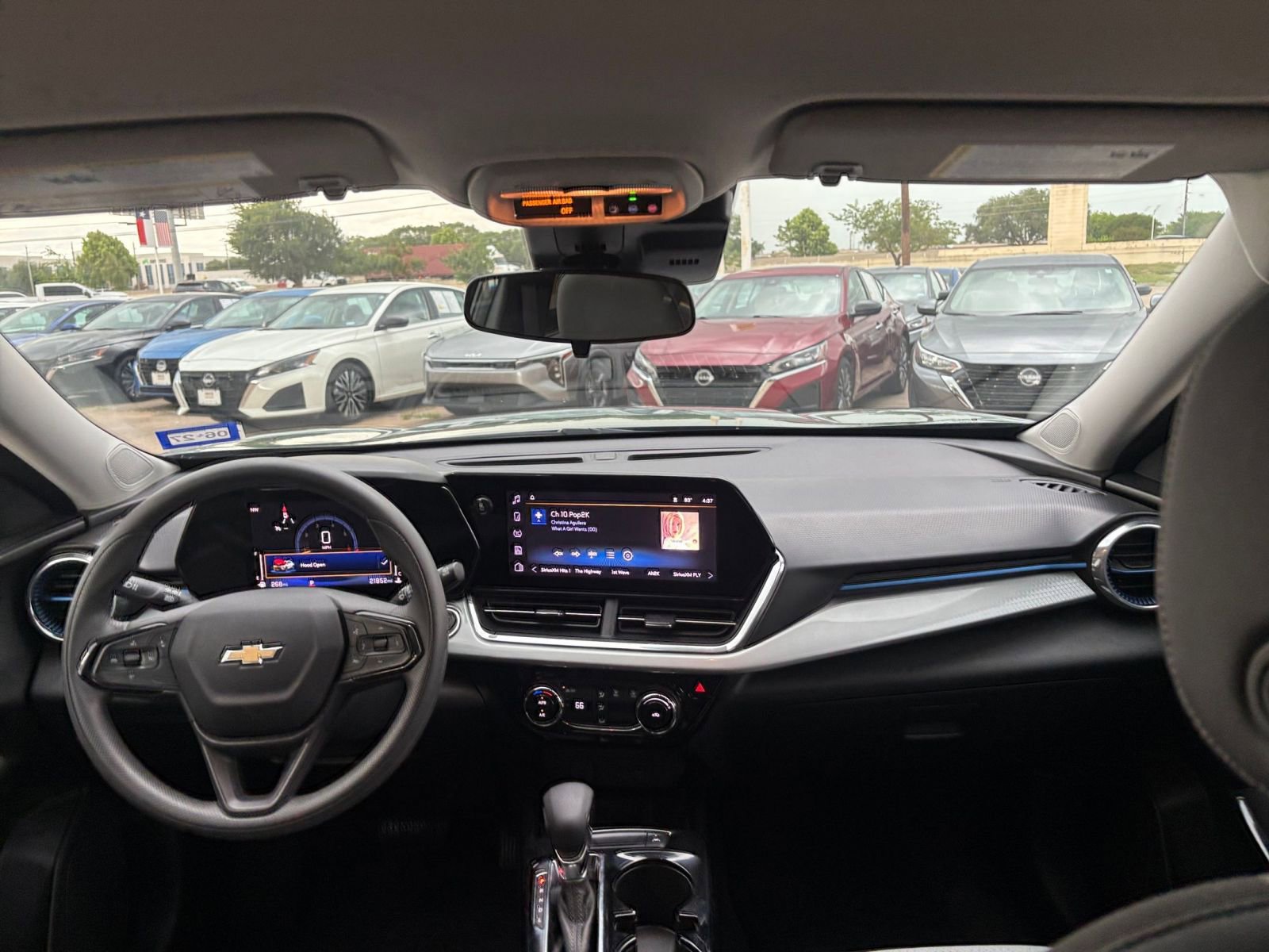Used 2025 Chevrolet Trax LT FWD image 32