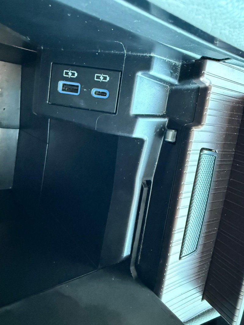 Used 2021 Toyota Sienna XLE image 33