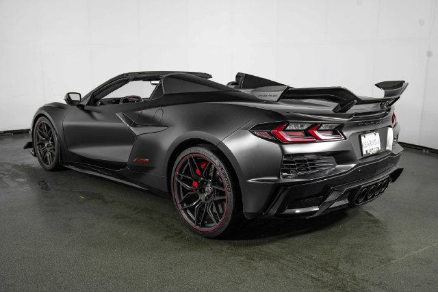 Used 2024 Chevrolet Corvette Z06 RWD image 6