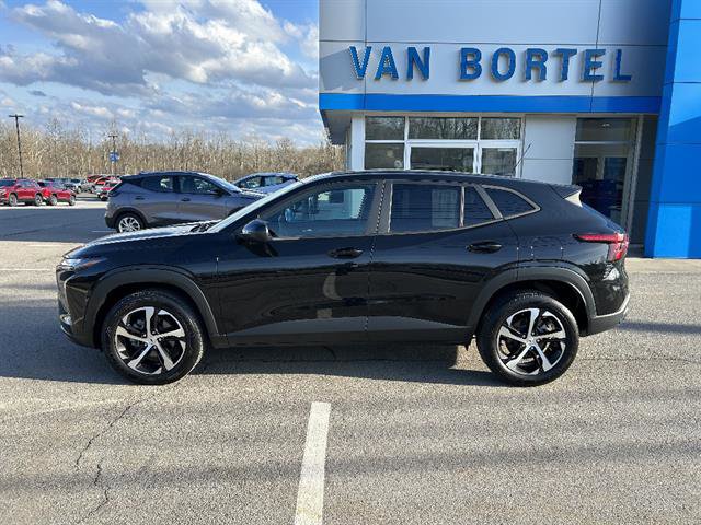 Certified 2024 Chevrolet Trax RS w/ Driver Confidence Package image 2