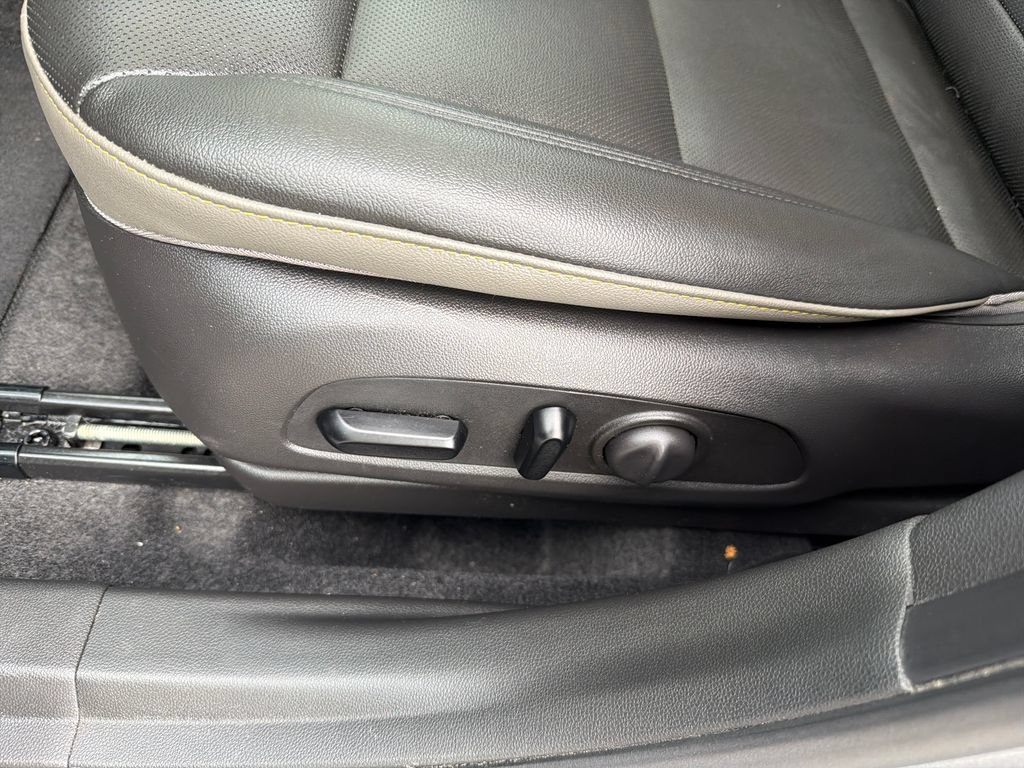 Used 2024 Chevrolet Trax ACTIV w/ Sunroof Package FWD image 17