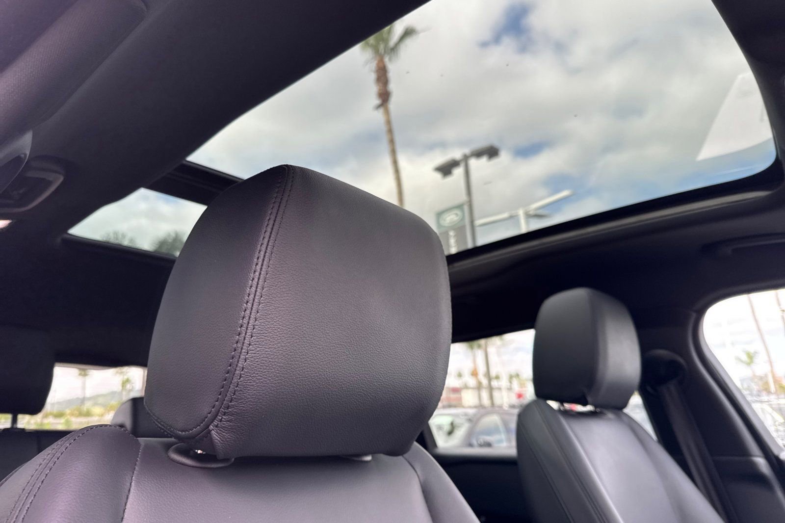 Used 2026 Land Rover Range Rover Velar Dynamic SE image 18