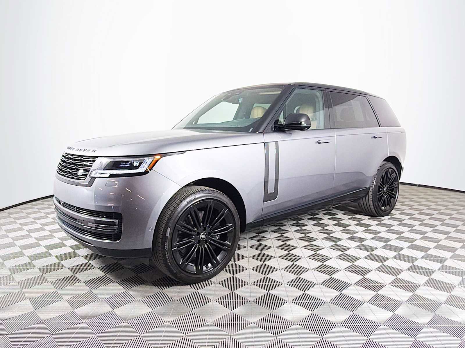 Used 2025 Land Rover Range Rover Long Wheelbase SE