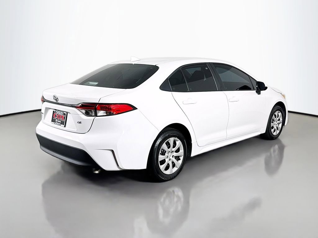 Used 2025 Toyota Corolla LE FWD image 5