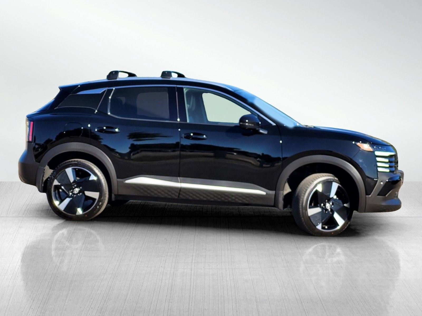 Used 2025 Nissan Kicks SR FWD image 3
