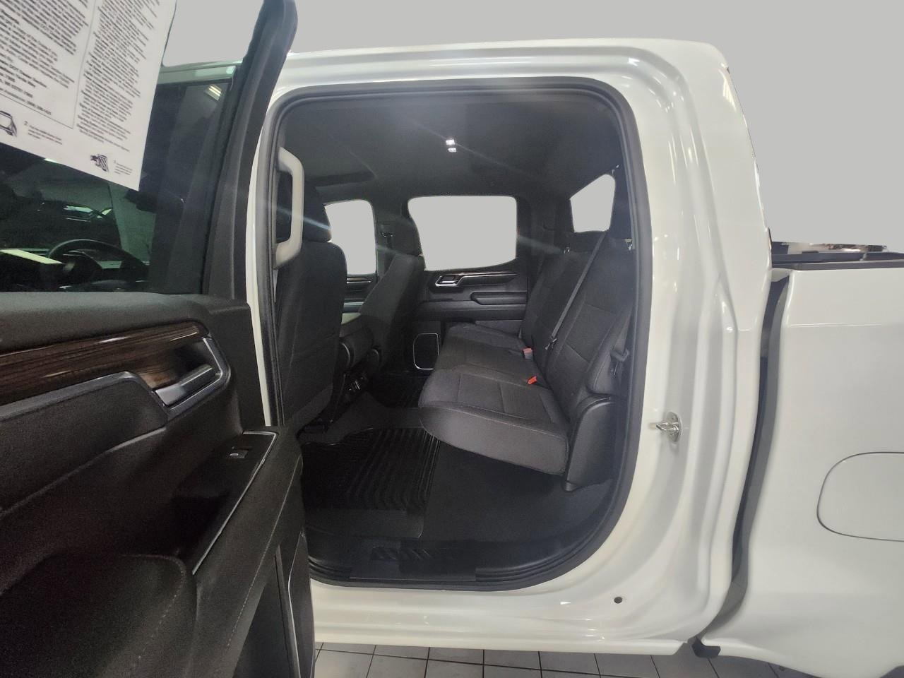 Used 2024 Chevrolet Silverado 1500 LT image 32