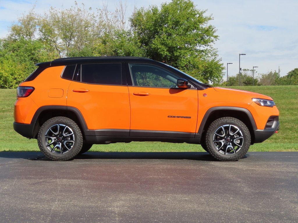 New 2026 Jeep Compass Trailhawk w/ Sun, Sound & Navigation Group image 2