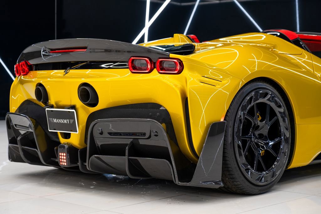 Used 2022 Ferrari SF90 Spider image 21