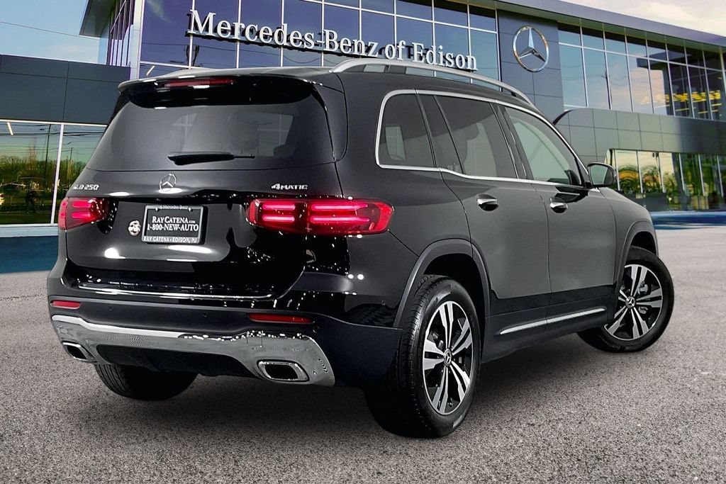 Used 2026 Mercedes-Benz GLB 250 4MATIC image 10