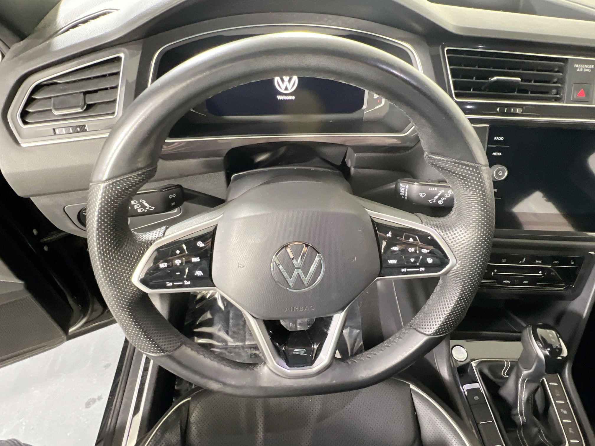 Used 2022 Volkswagen Tiguan SEL R-Line AWD/4WD image 11