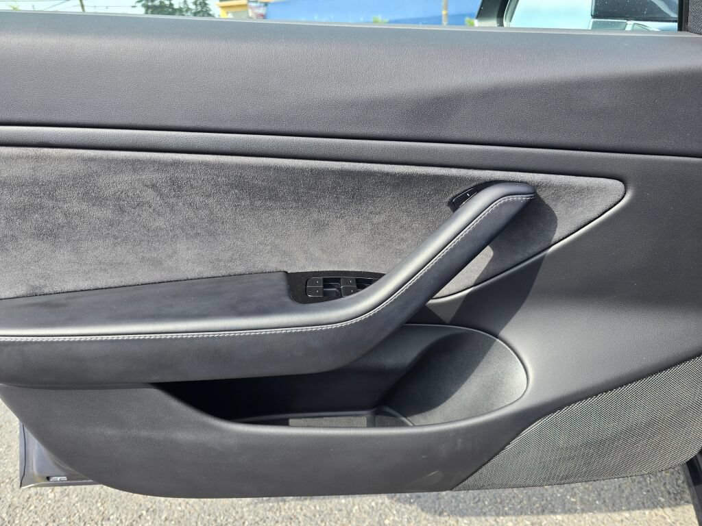 Used 2018 Tesla Model 3 Long Range RWD image 17
