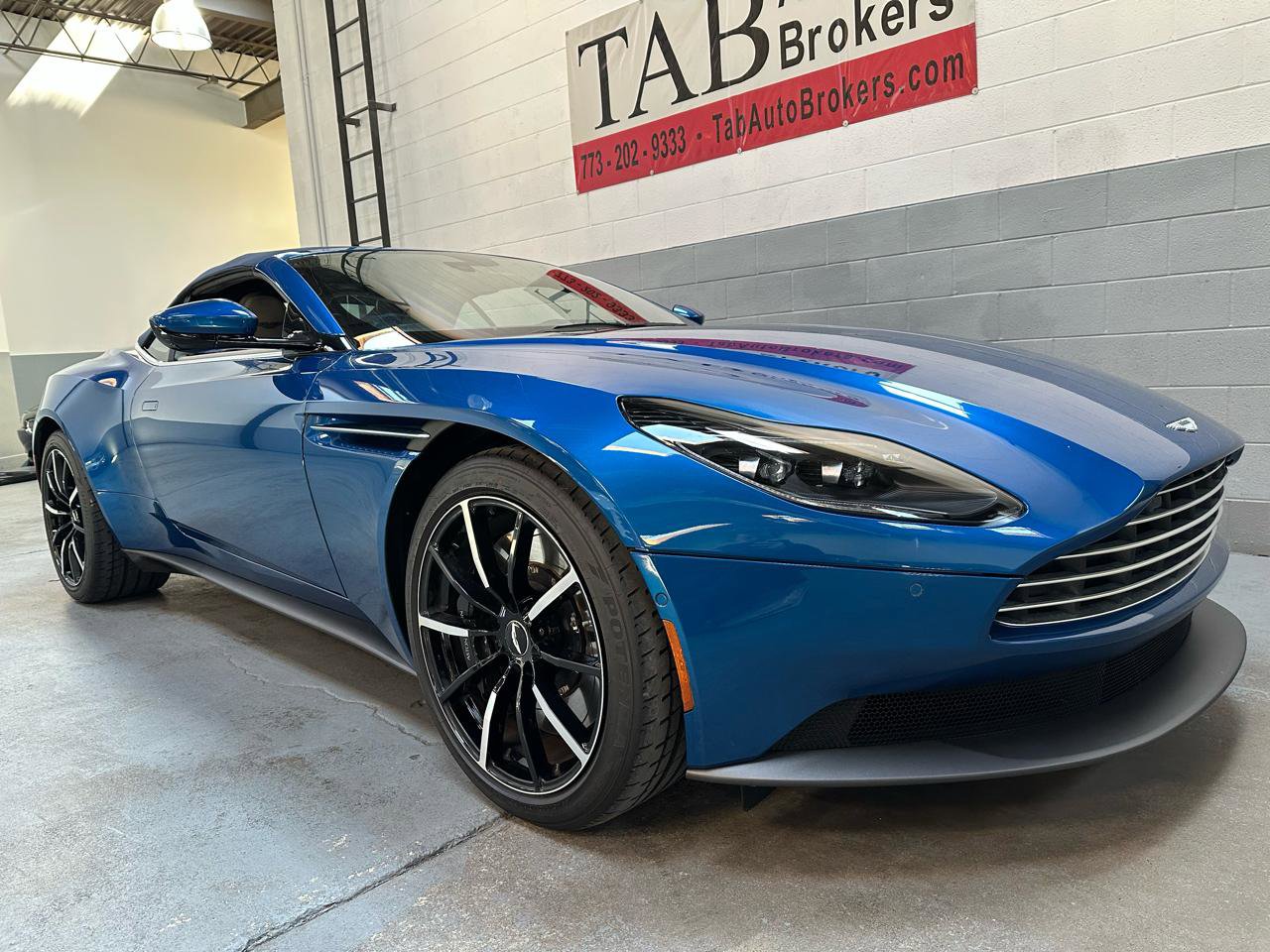 Used 2022 Aston Martin DB11 Volante RWD image 8