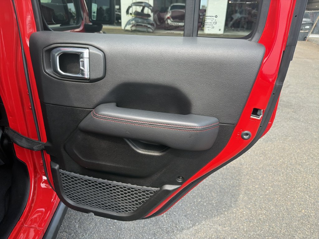 Used 2022 Jeep Wrangler Unlimited Rubicon w/ LED Lighting Group AWD/4WD image 16