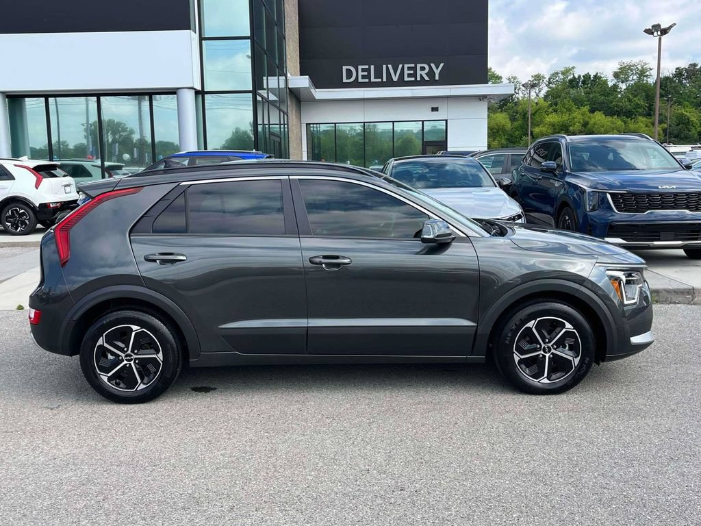 Certified 2025 Kia Niro EX FWD image 27