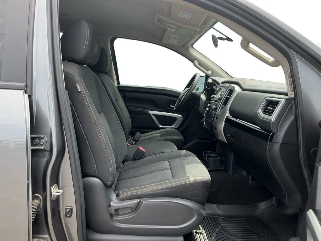 Used 2018 Nissan Titan SV AWD/4WD image 22