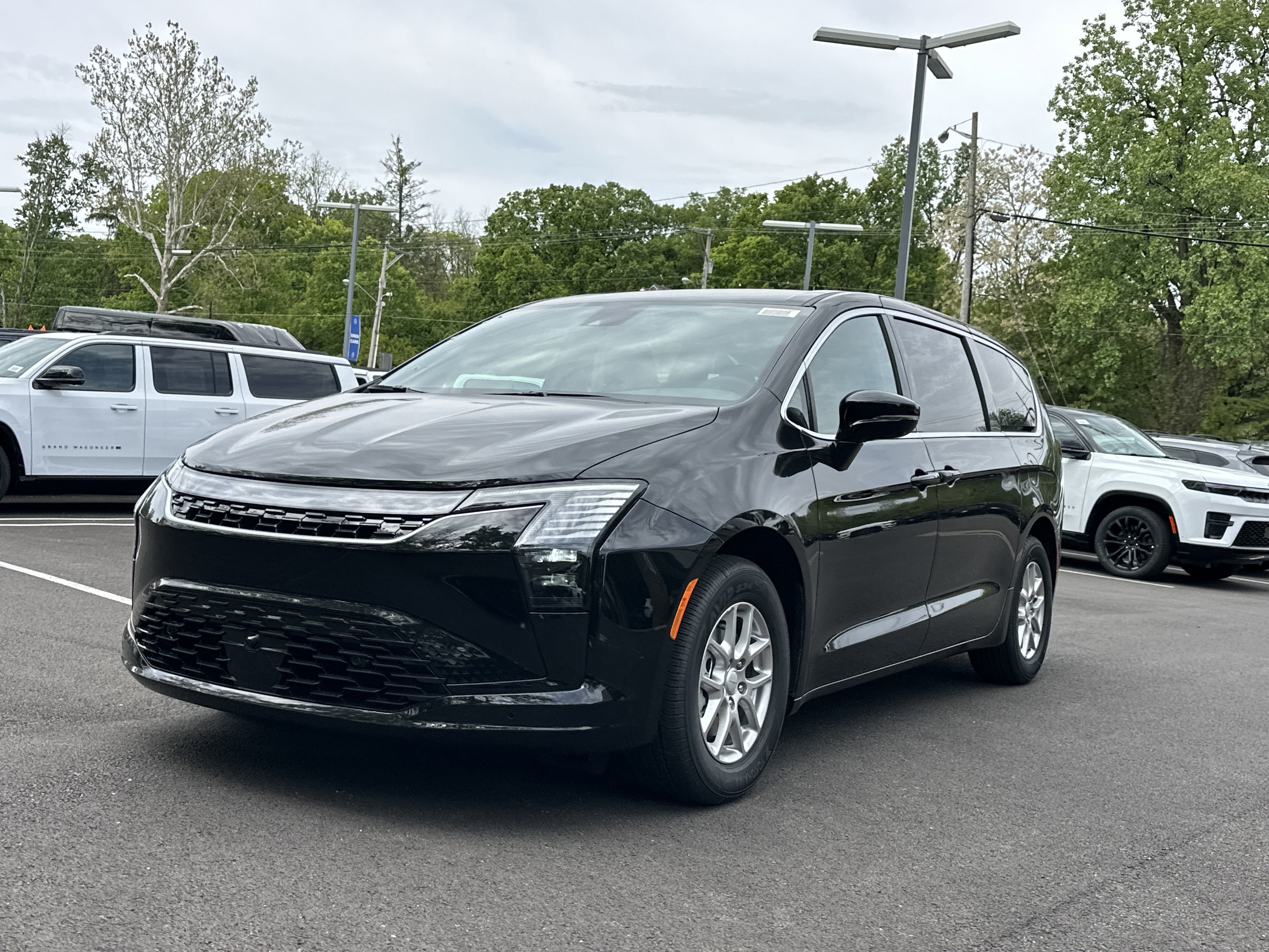 New 2027 Chrysler Pacifica Select w/ Family Tech Group FWD image 20