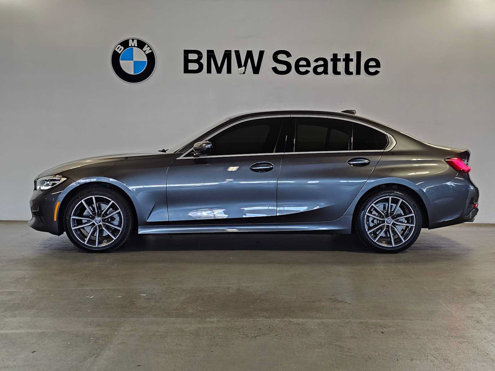 Used 2021 BMW 330i xDrive Sedan w/ Driving Assistance Package AWD/4WD image 3