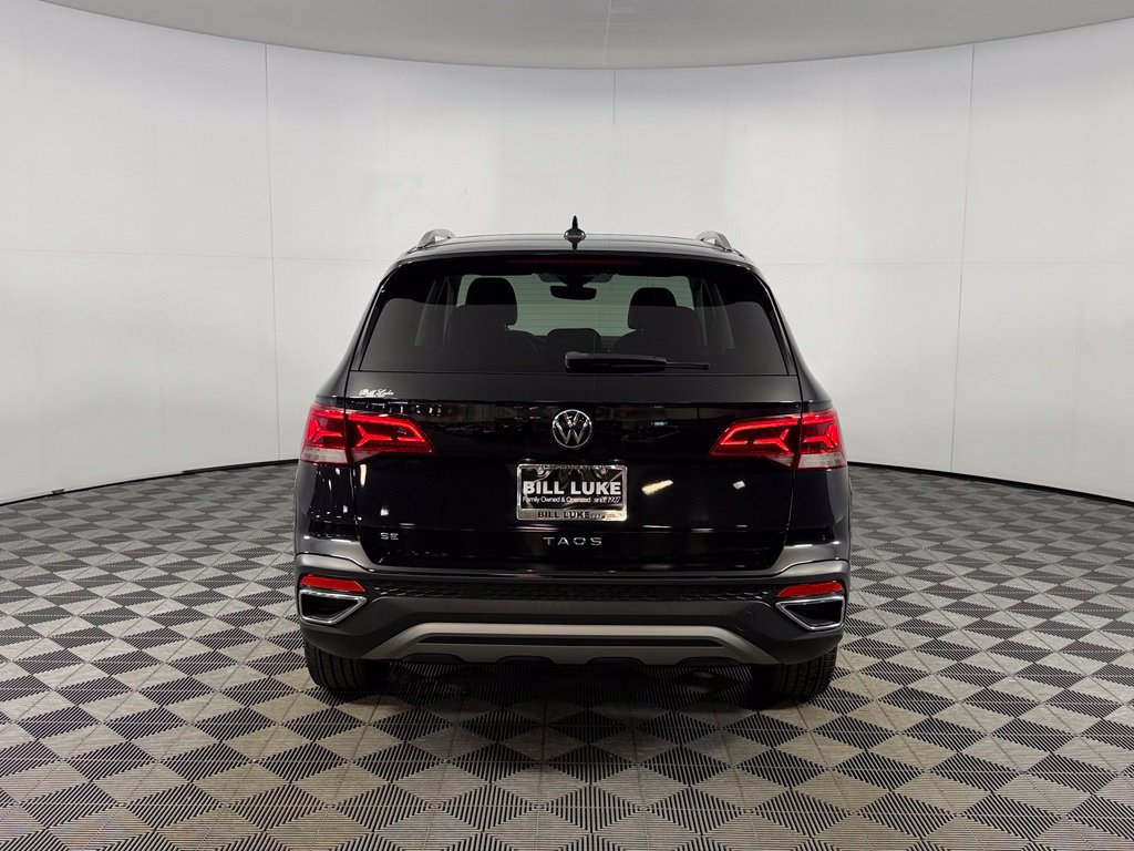 Used 2023 Volkswagen Taos SE w/ Panoramic Sunroof Package FWD image 7