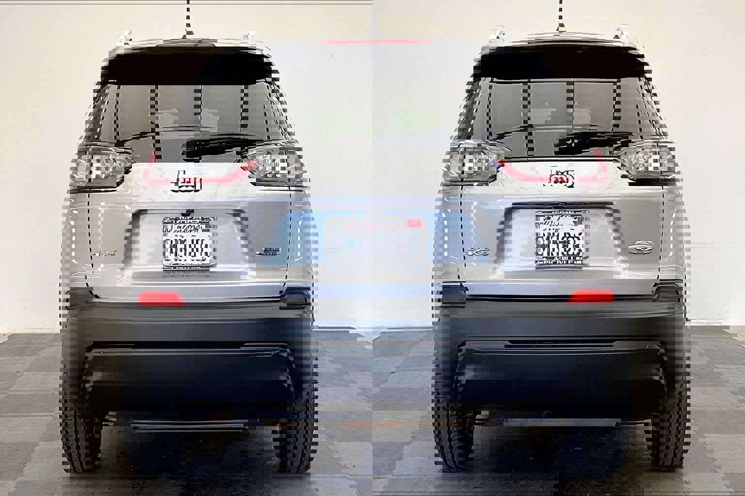 Used 2019 Jeep Cherokee Latitude w/ Popular Appearance Group image 3