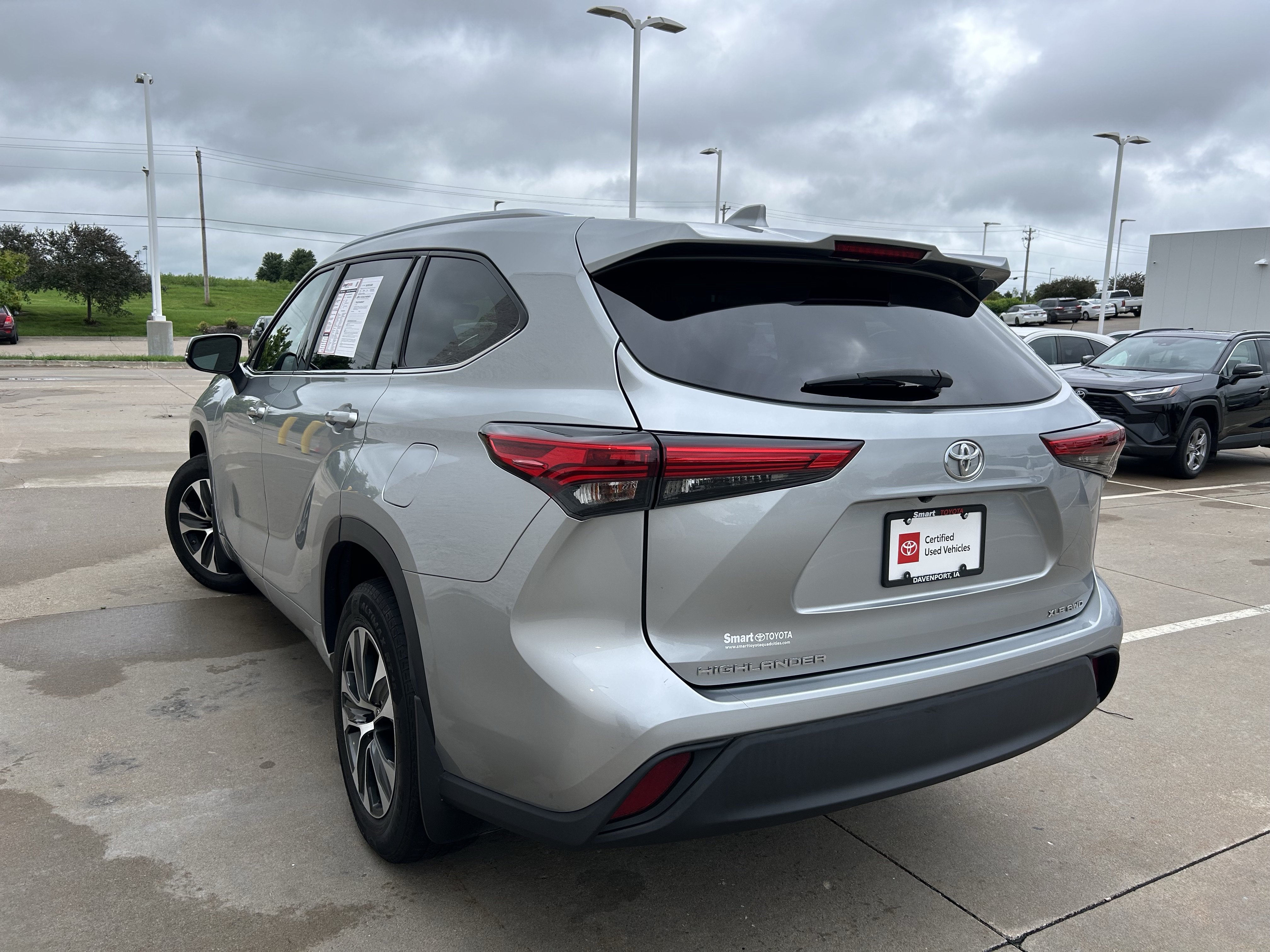Certified 2020 Toyota Highlander XLE AWD/4WD image 4