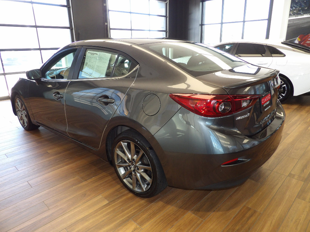 Used 2018 MAZDA MAZDA3 Touring FWD image 8