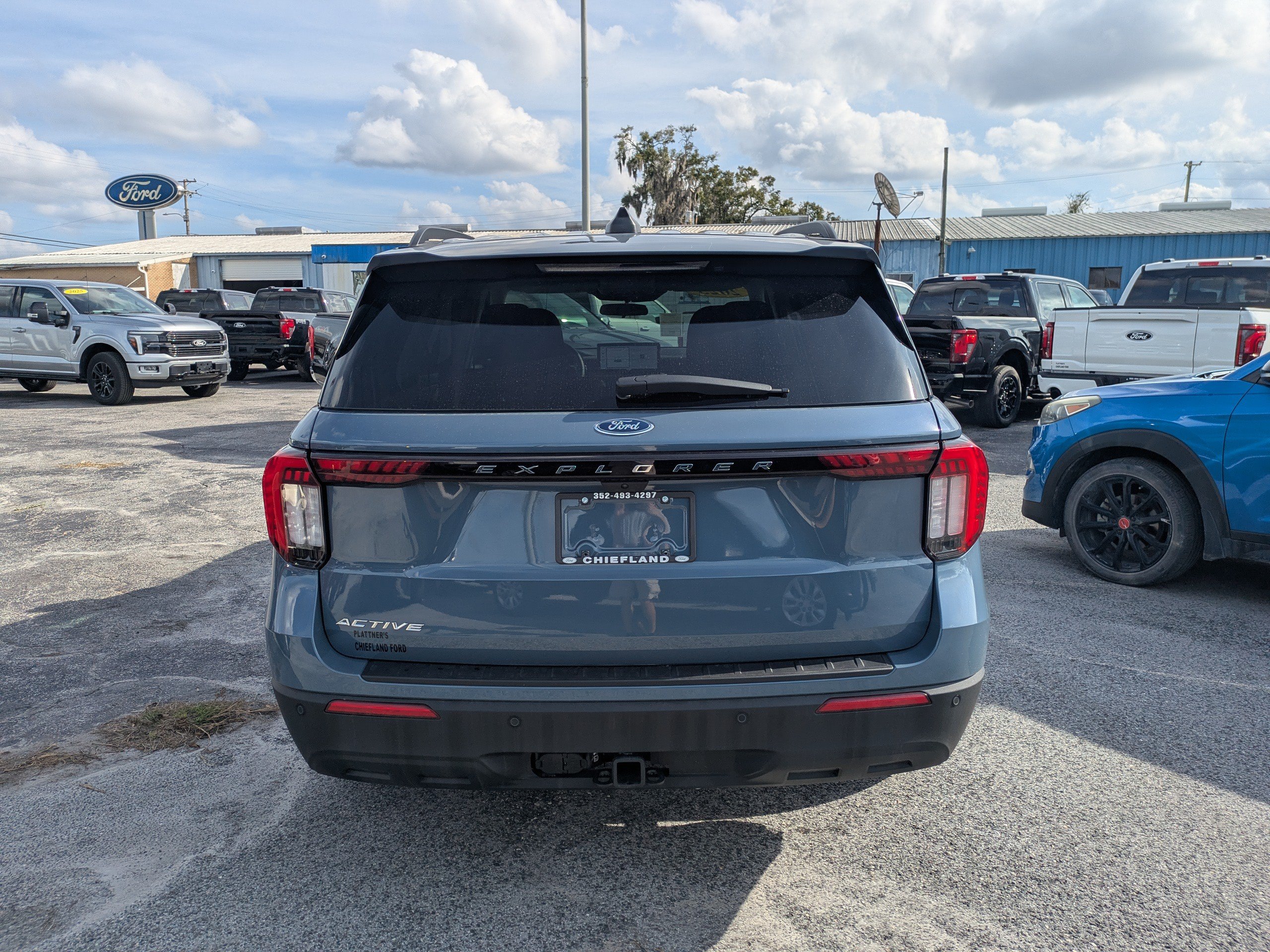 Used 2025 Ford Explorer Active RWD image 5