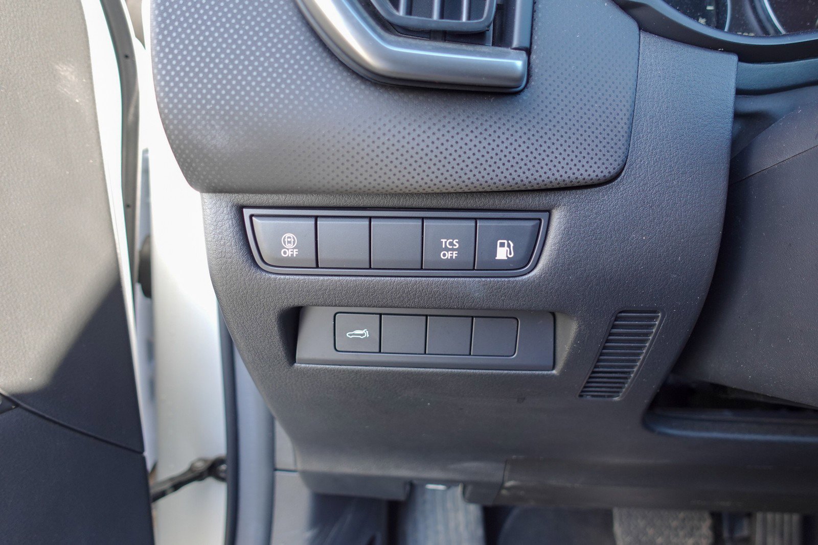 Certified 2025 MAZDA CX-50 2.5 Hybrid w/ Preferred Pkg image 12