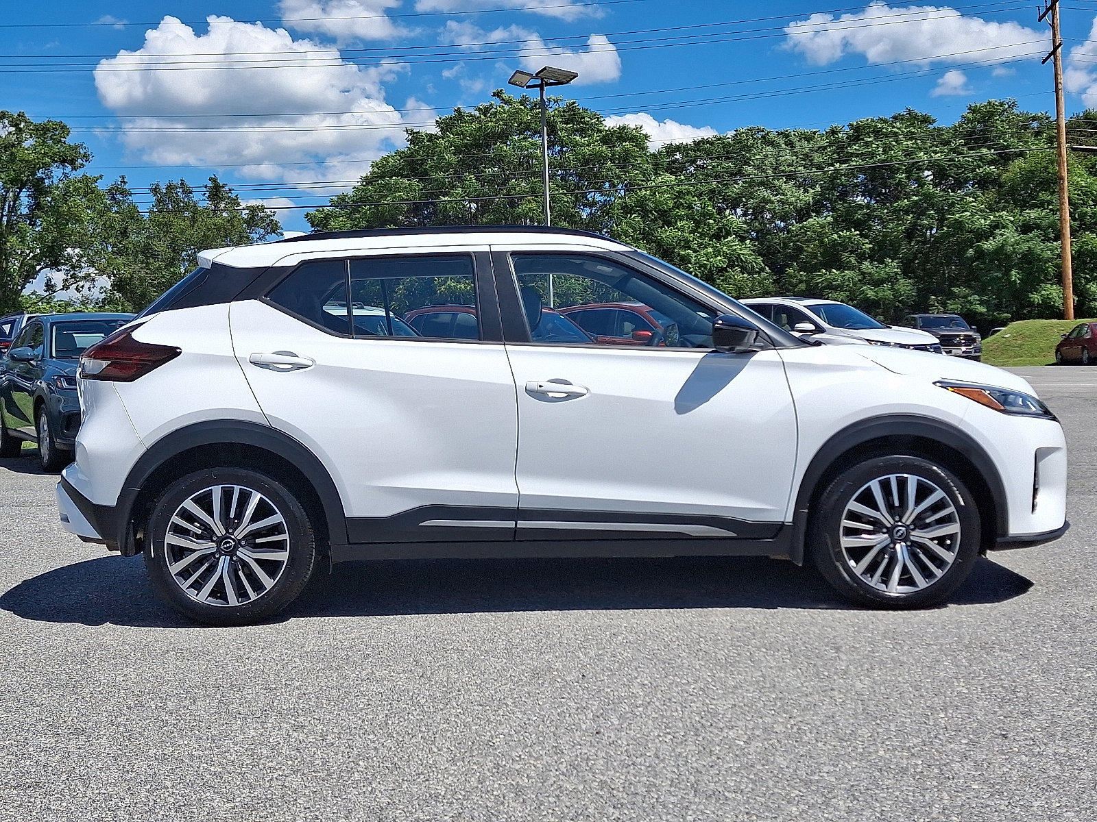 Used 2023 Nissan Kicks SR w/ SR Premium Package image 7