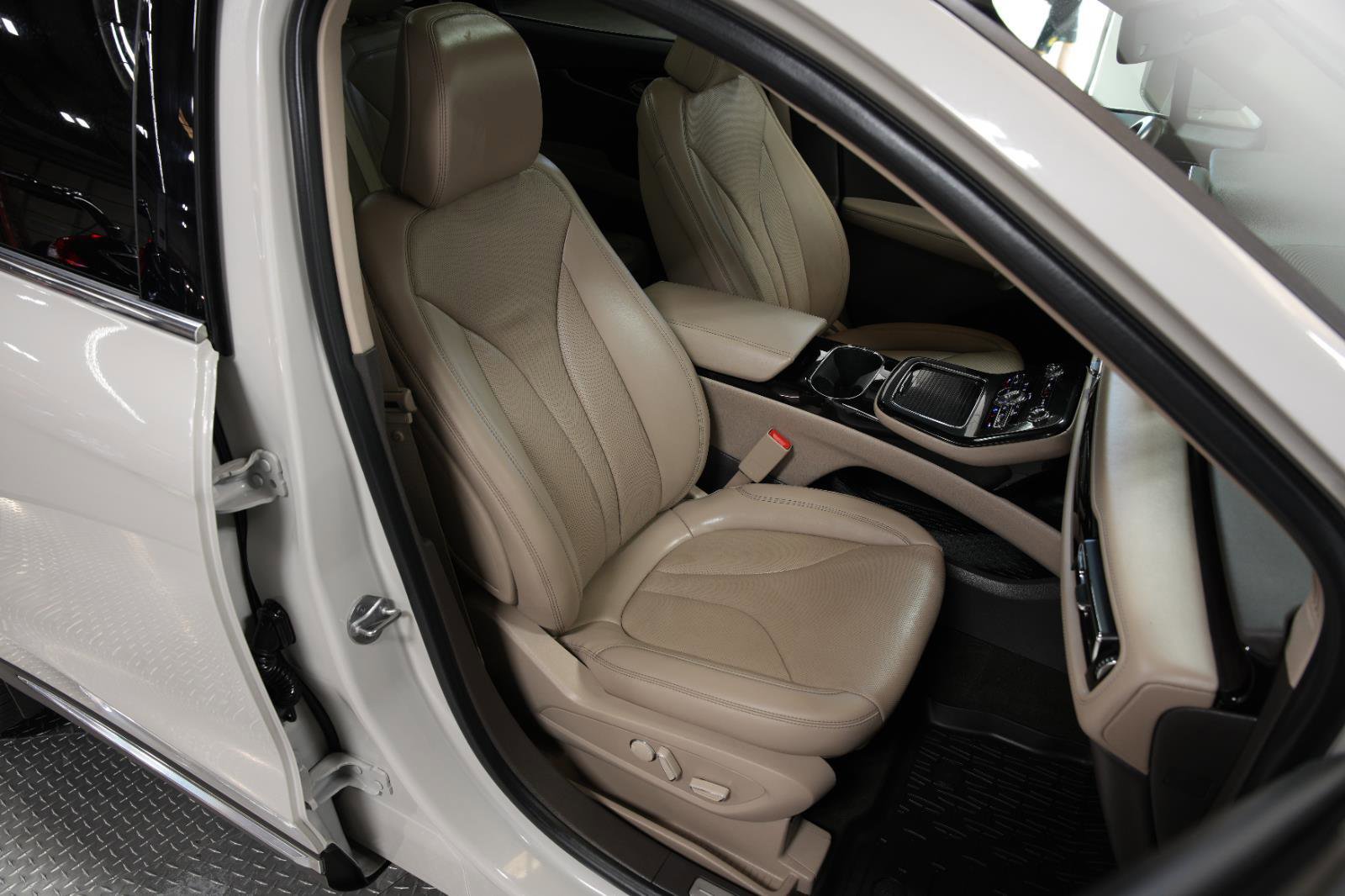 Used 2022 Lincoln Nautilus Reserve image 19