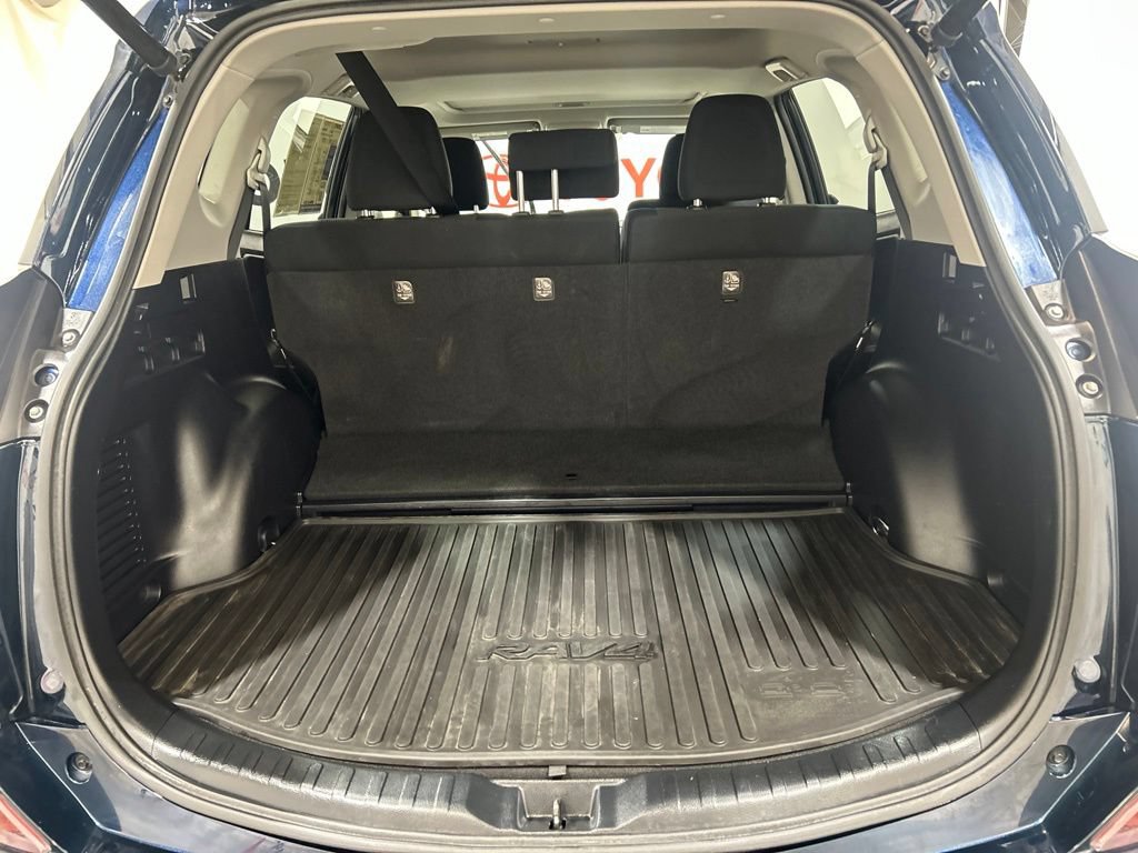 Used 2017 Toyota RAV4 XLE w/ Convenience Package AWD/4WD image 18