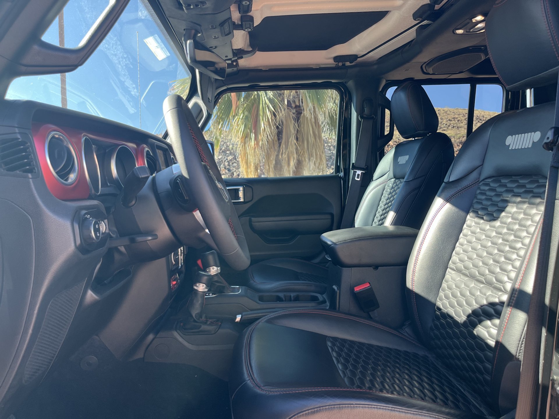 Used 2023 Jeep Gladiator Rubicon w/ Trailer Tow Package AWD/4WD image 2