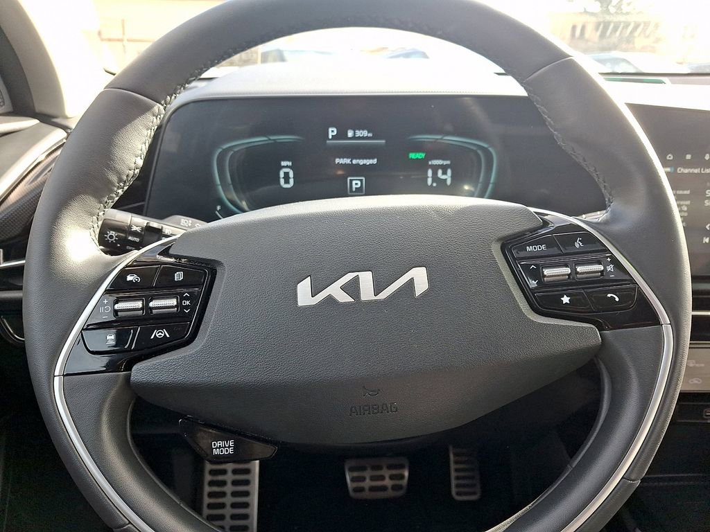 Certified 2024 Kia Niro SX Touring image 20