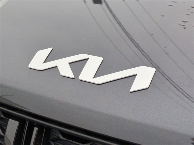 Used 2024 Kia Carnival LX image 30