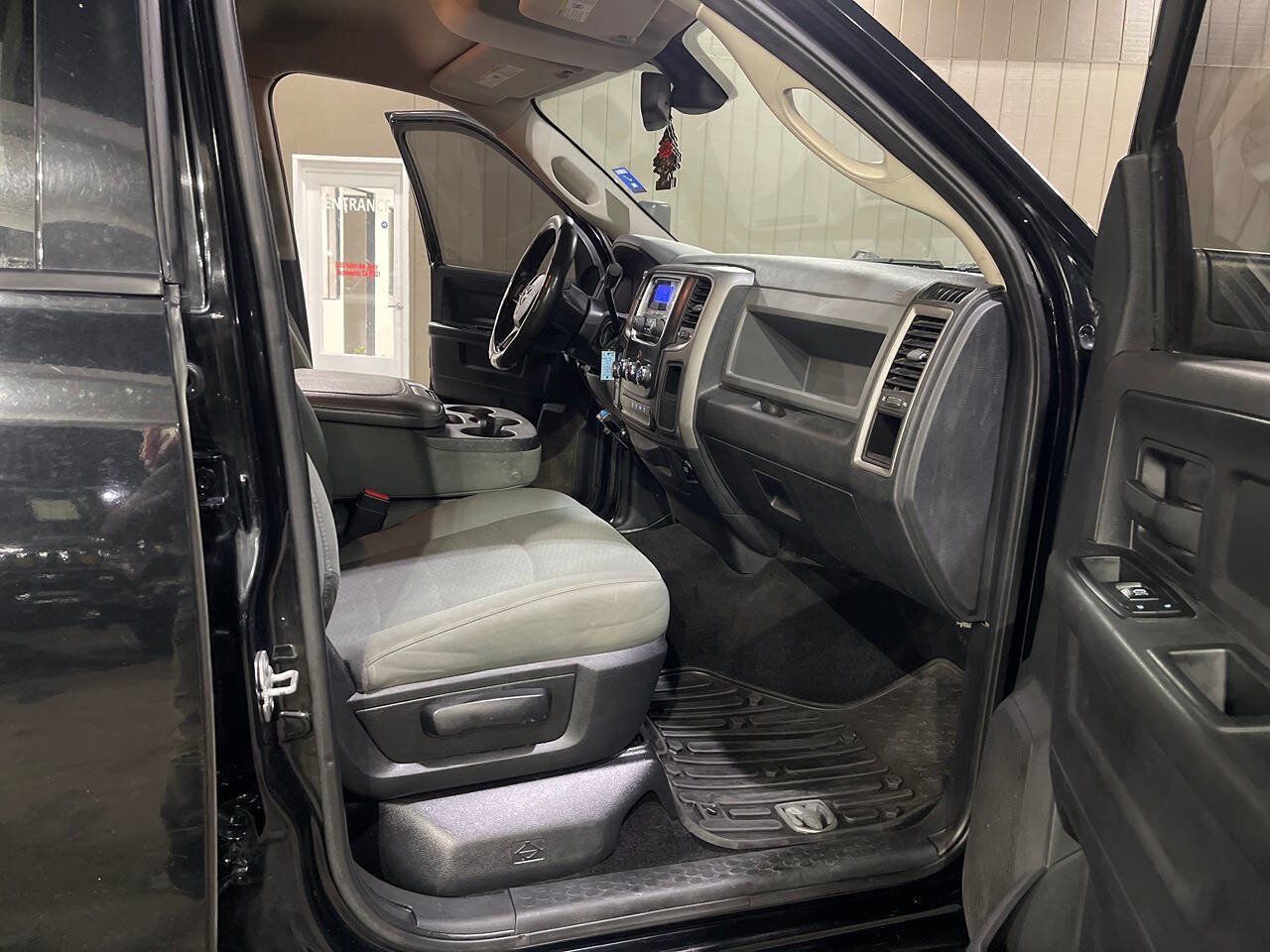 Used 2015 RAM 3500 Tradesman w/ Chrome Appearance Group image 26