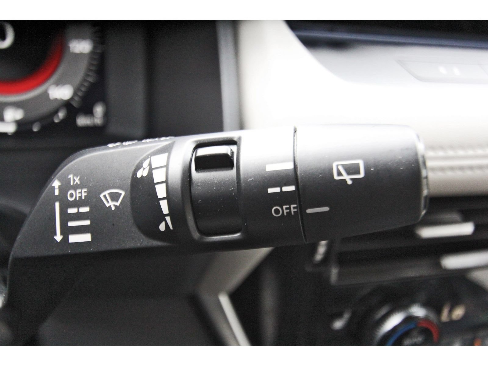 Used 2024 Nissan Rogue SL FWD image 18