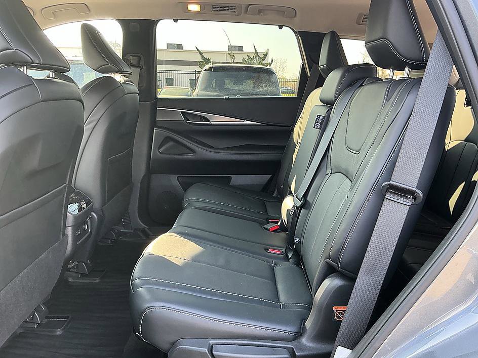 Used 2023 INFINITI QX60 Luxe w/ Cargo Package image 23