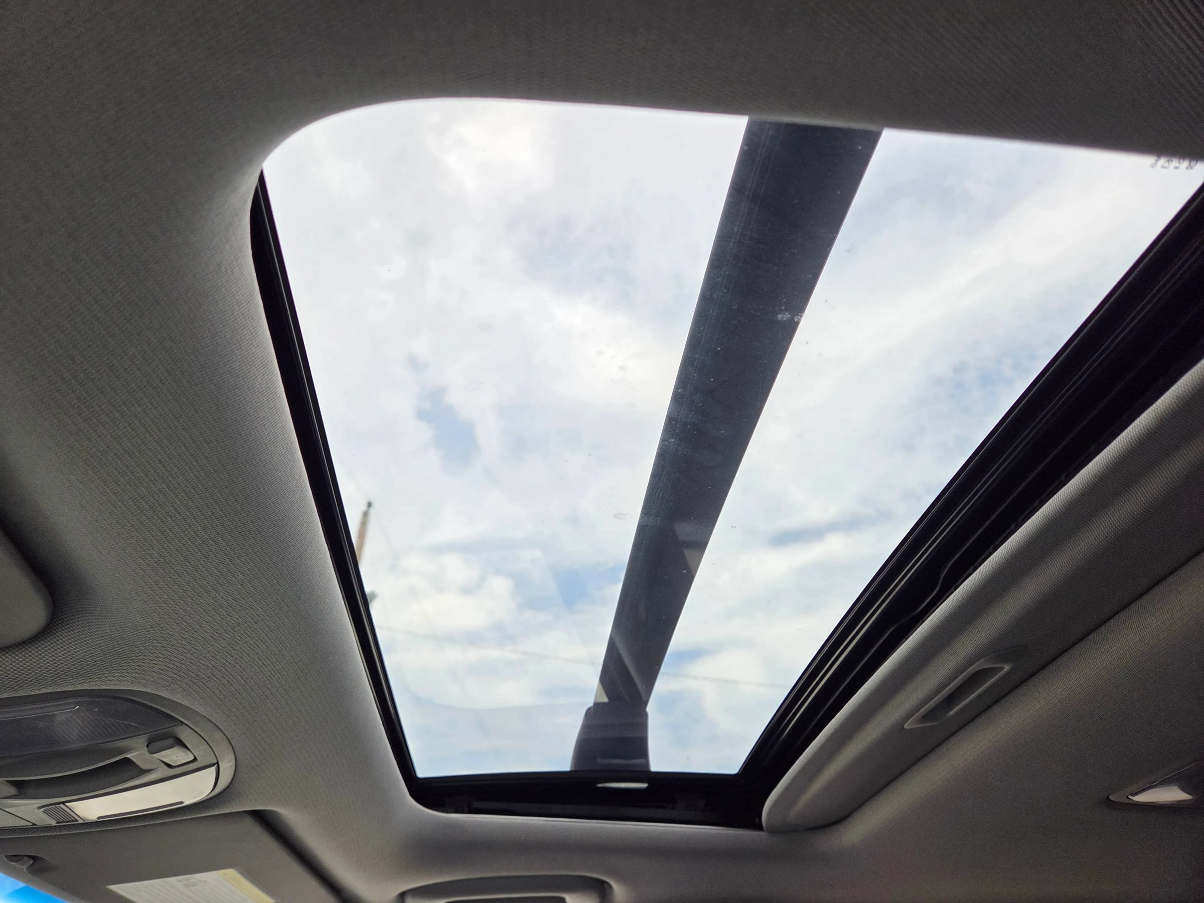Used 2022 Hyundai Kona Limited FWD image 11