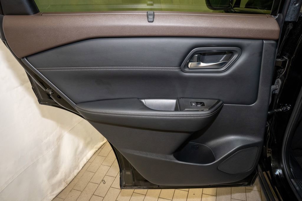 Certified 2023 Nissan Rogue SV w/ SV Premium B Package image 11